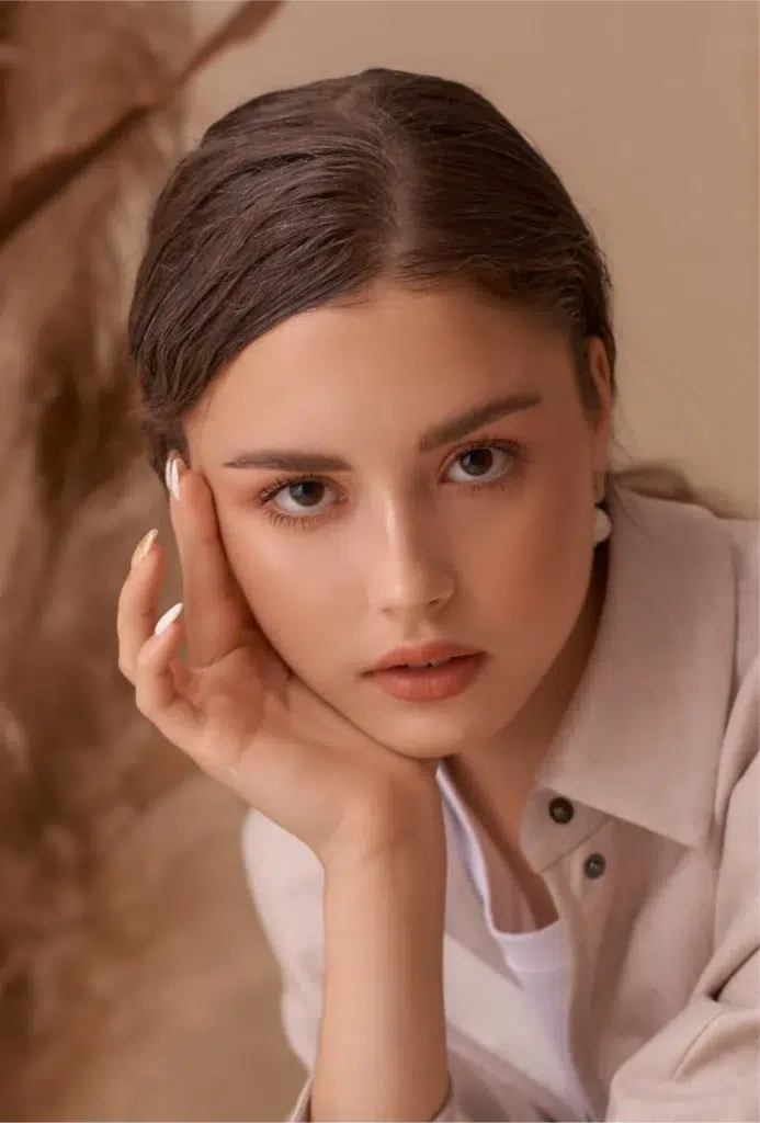 pretty brunette looking at person